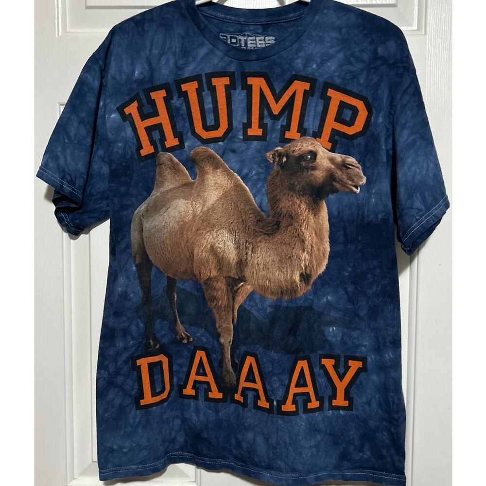 3D Tees by the Mountain Men's Blue Tie Dye Camel Hump Daaay T-Shirt Size L 42/44